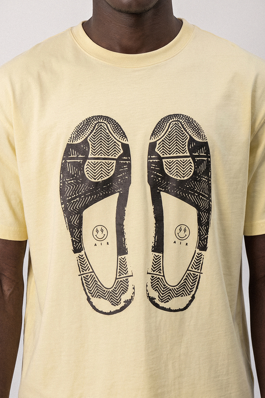 J BALVIN J4 SNEAKER PRINT TEE YELLOW